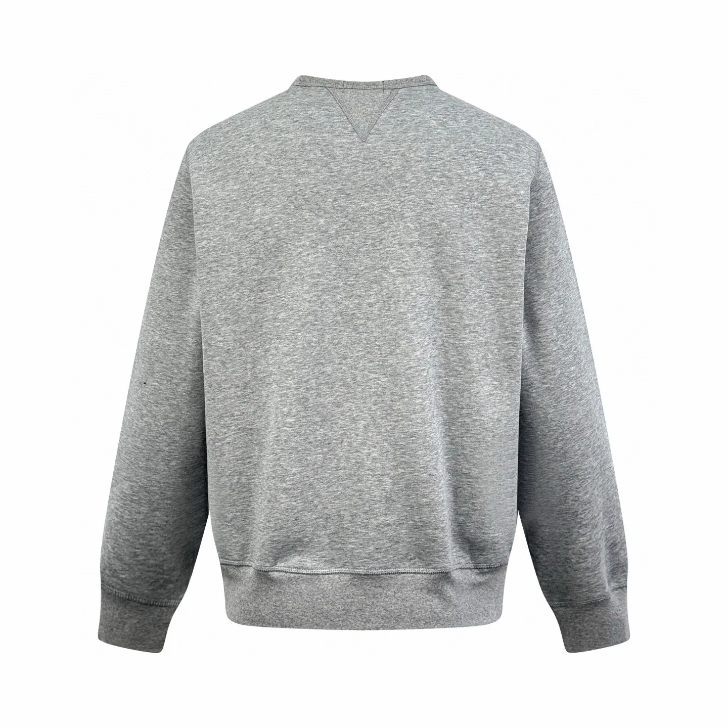 P290 [Exclusive supply] Ralph Lauren pony embroidered round neck sweatshirt (gray). The original purchase was RMB 1,690. The fabric is made of customized cloud-like honey cotton fleece sweatshirt material. It feels delicate and comfortable to the skin. It is based on matte gray. It comes with a soft light filter. The exquisite indigo pony logo is embellished. It is highly recognizable. It has an atmosphere of freedom and vitality. A symphony of pure and smart colors. It outlines a high-end silhouette with extreme simplicity. Become the smart focus of vision. Show your taste in silence, using imported machine embroidery technology. Use advanced computer control system and precision mechanical components to achieve the iconic pony embroidery operation. High precision. The lines are smooth and delicate, using the Hasuo process. Use specific machines to sew. The Hasuo fastness is high. It adds visual effects. It is time-consuming and labor-intensive. The fabrics have been washed. It has better hand feel and texture. It is not easy to deform, not easy to shrink, not easy to fade, and maintains long-term beauty. Size:S-M-L-XL